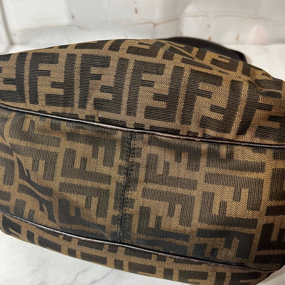 GUC Fendi Canvas Zucca Chef's Tote - Picture 8 of 15